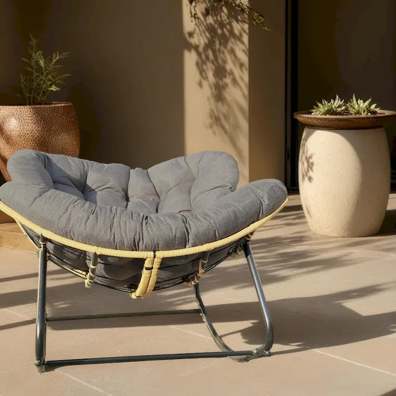 Fauteuil œuf à bascule avec design en rotin