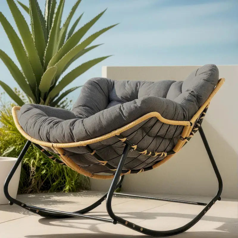 Fauteuil œuf à bascule avec design en rotin