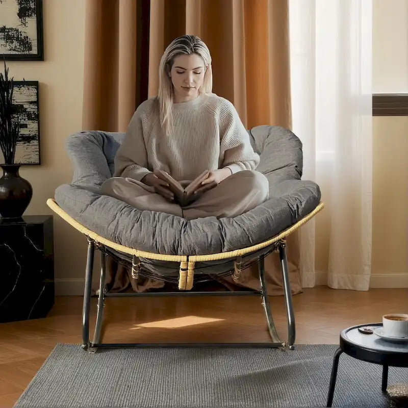 Fauteuil œuf à bascule avec design en rotin