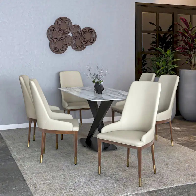 Chaise de salle à manger en cuir rembourré avec piètement doré - Dossier haut